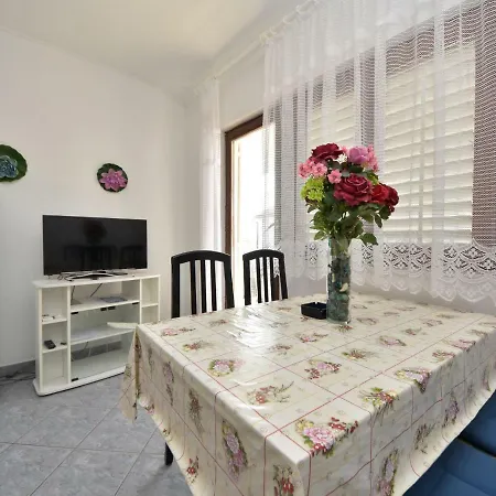 Nenadia.3 *